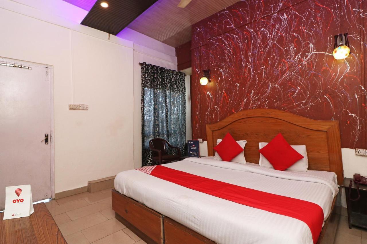 Отель Oyo 75571 Sai Pooja Lodging Мумбаи Экстерьер фото