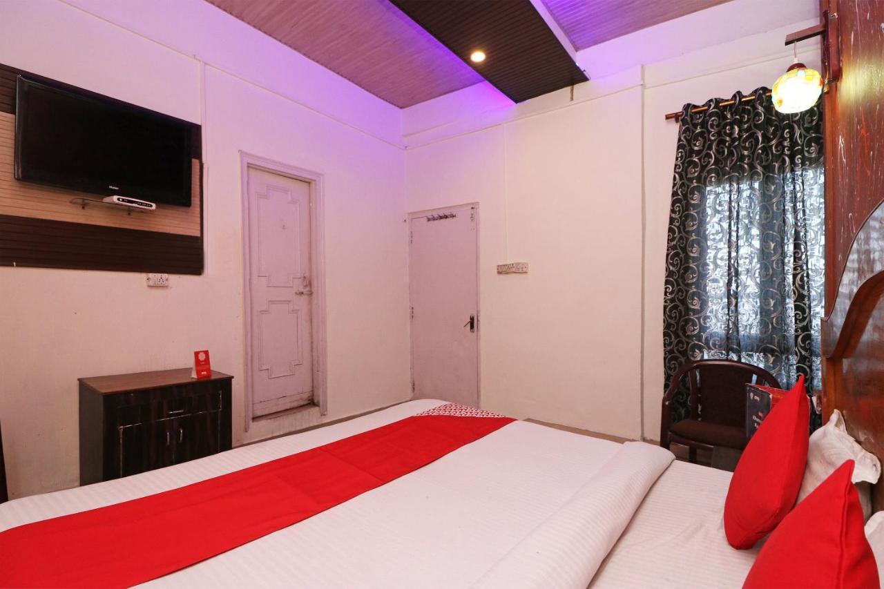 Отель Oyo 75571 Sai Pooja Lodging Мумбаи Экстерьер фото