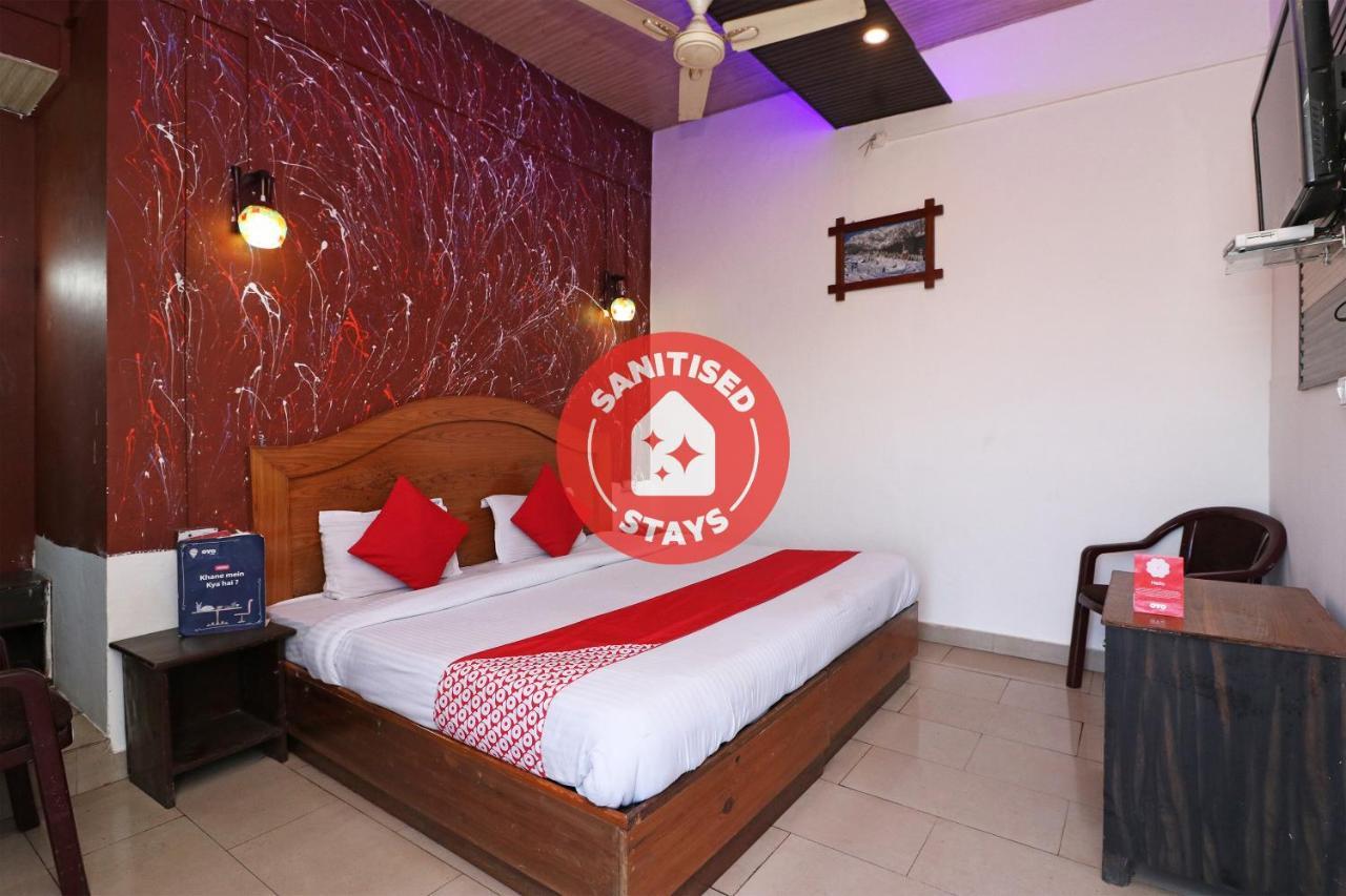 Отель Oyo 75571 Sai Pooja Lodging Мумбаи Экстерьер фото